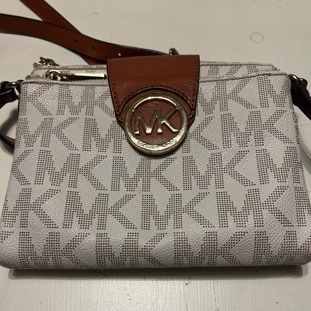 Authentic Michael Kors Fulton Vanilla Signature Crossbody